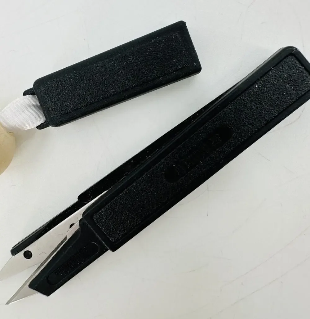 Gingher Featherweight Thread Snip 3 1/2